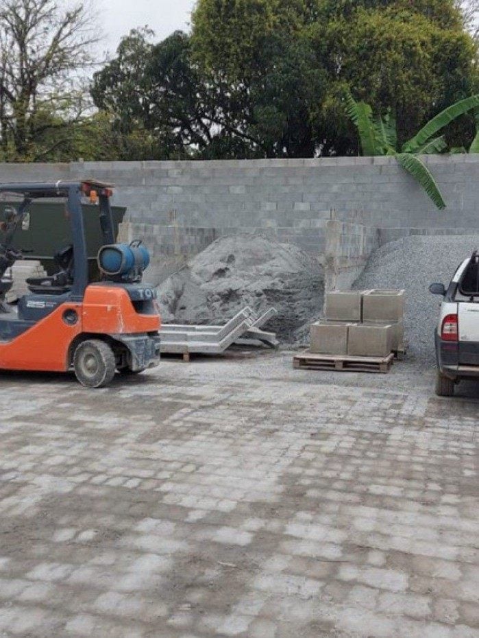 A f&aacute;brica clandestina de cimento funcionava na Rua dos Colonos, em Paci&ecirc;ncia 