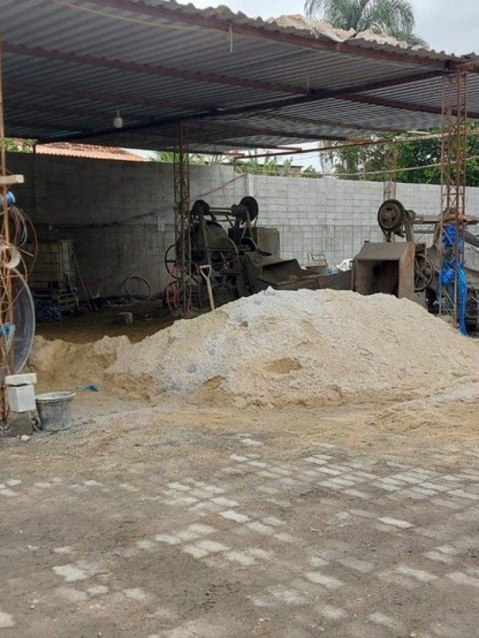 A f&aacute;brica clandestina de cimento funcionava na Rua dos Colonos, em Paci&ecirc;ncia 