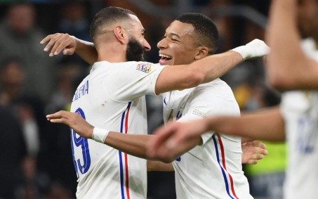 Dirigente do PSG acusa o Real Madrid de 'aliciar' Mbappé e cobra punição