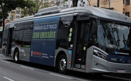 Uso de ônibus elétricos no transporte de passageiros em debate