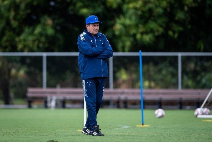 Vanderlei Luxemburgo assumiu o Cruzeiro em agosto e vê crise crescer no clube