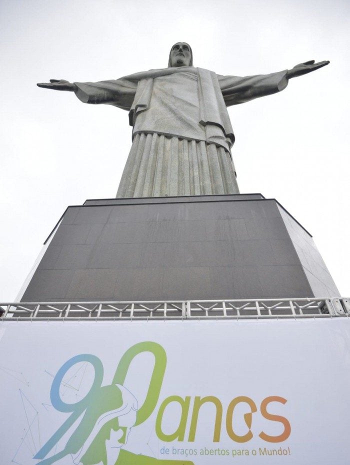 Cristo Redentor: &Eacute; a maravilha mais recente: come&ccedil;ou a ser constru&iacute;da em 1926 e foi inaugurada em 1931. A est&aacute;tua, inspirada nos moldes do art dec&oacute;, est&aacute; localizada a 709 m de altura, no alto do Morro do Corcovado. 
