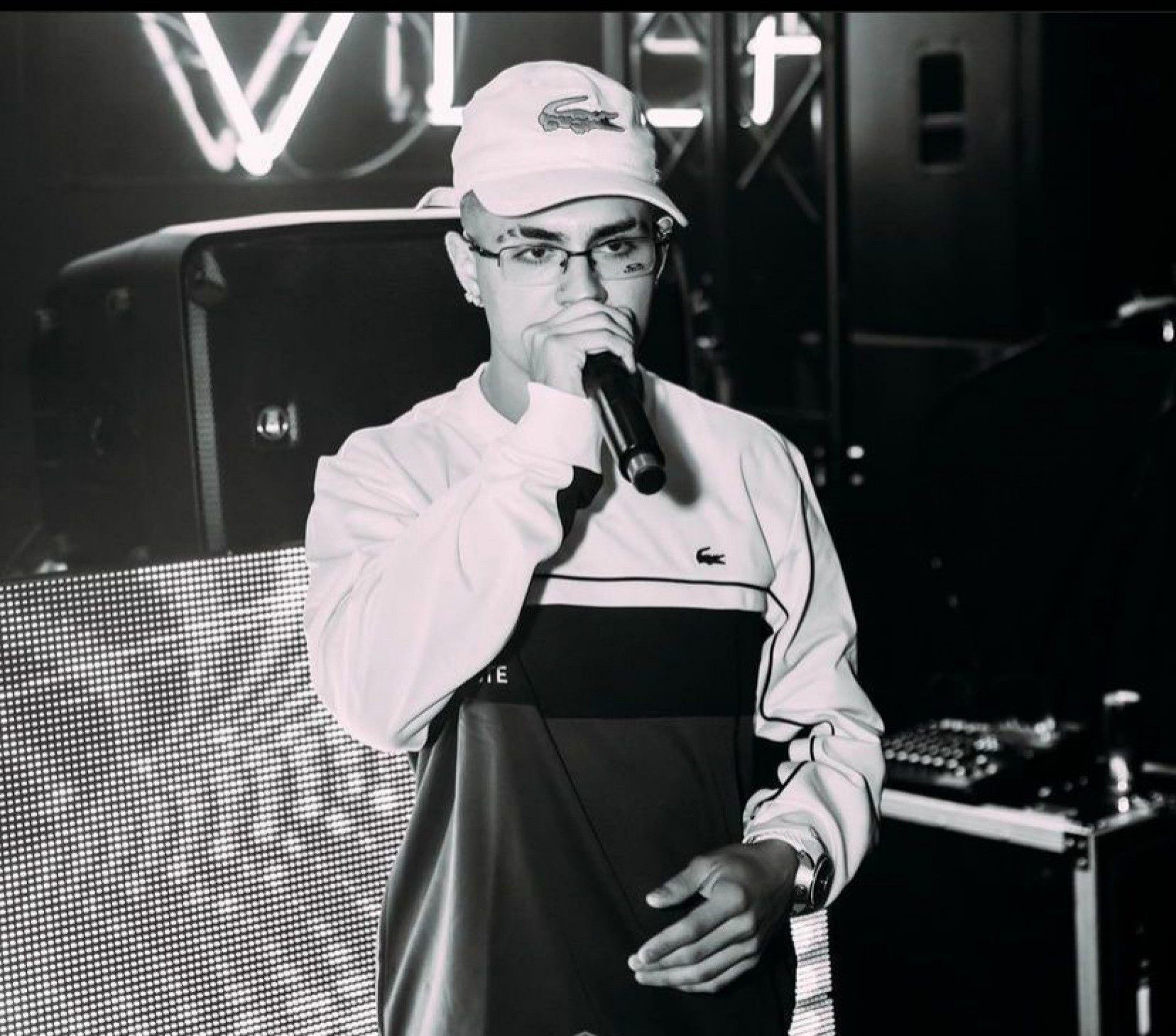 O cantor está preparando o lançamento do videoclipe 