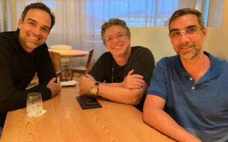 Boninho compartilha foto de reunião com Tadeu Schmidt