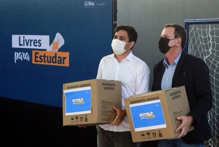 Rio lança projeto para distribuir absorventes nas escolas municipais