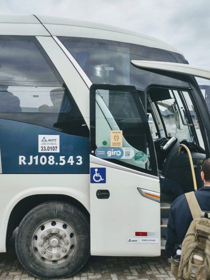 Policiais reagem a assalto em ônibus de viagem e matam criminoso em Araruama - Divulgação