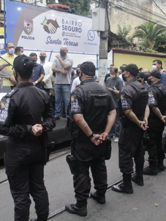 Governador Cl&aacute;udio Castro participa de cerim&ocirc;nia de inaugura&ccedil;&atilde;o do programa Bairro Seguro em Santa Teresa