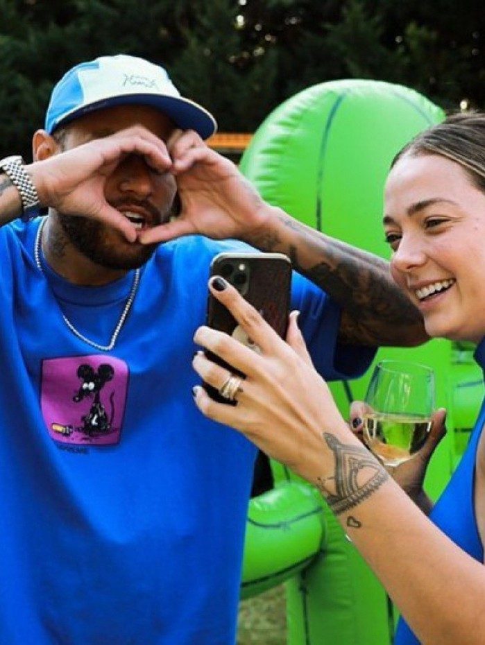 Neymar faz homenagem para Carol Dantas, m&Atilde;&pound;e de seu filho