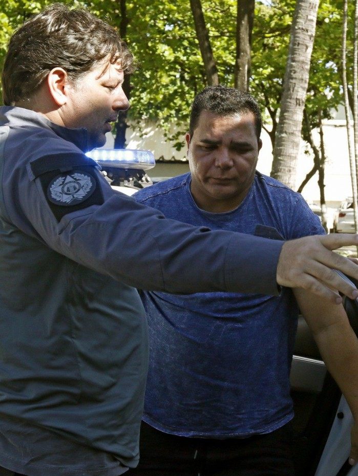 Ao chegar &agrave; Cidade da Pol&iacute;cia, parlamentar negou as acusa&ccedil;&otilde;es