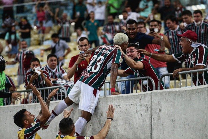 John Kennedy debutou em grande estilo no Fla-Flu e comandou a vitória sobre o Flamengo com dois gols