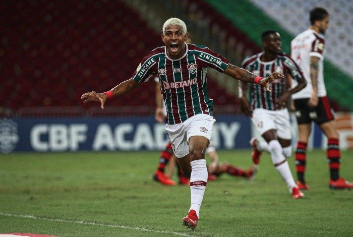 Carrasco do Flamengo na base, John Kennedy fez dois gols e detonou e rival no clássico pelo Brasileirão