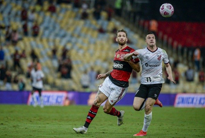 Em campo, Léo Pereira foi o retrato de Renato Gaúcho: perdidinho 