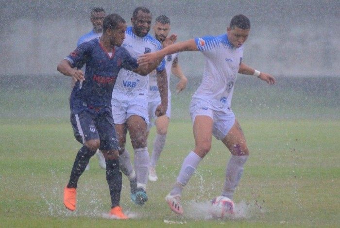 A partida entre Pérolas Negras e Maricá foi interrompida no intervalo
