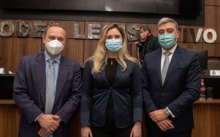 Câmara de Nova Iguaçu dá posse a nova assessora da Procuradoria