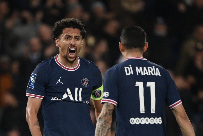 Marquinhos comemora seu gol, o primeiro da vitória por 2 a 1 do PSG