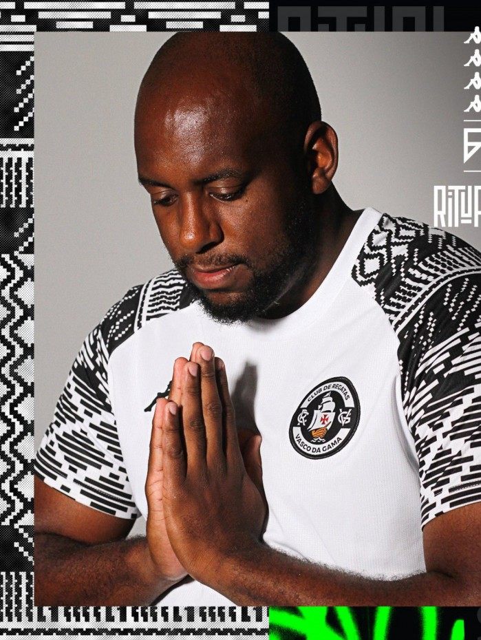 Massagista Robson foi um dos escolhidos para apresentar a nova camisa de aquecimento do Vasco