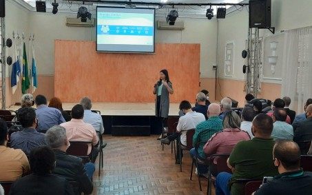 Prefeitura de Nova Iguaçu media encontro de empresários e Águas do Rio