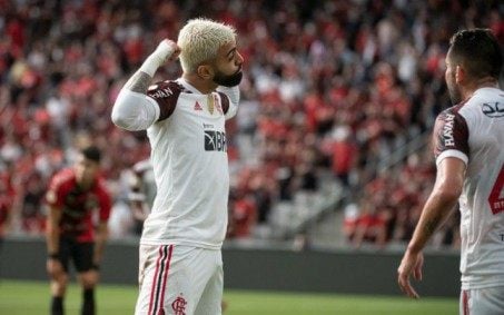 Gesto de Gabigol teria originado desentendimento com presidente do Athletico-PR: 'Molecagem aqui, não'