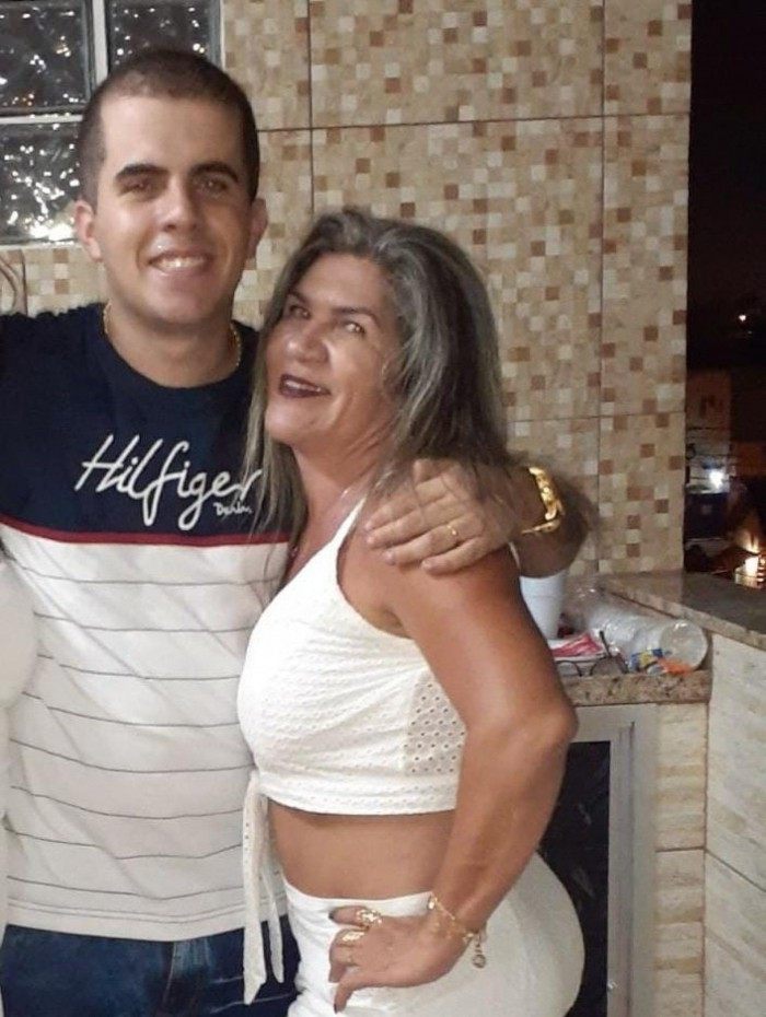 Mãe e filho foram mortos a tiros na Zona Norte. Na foto, Geilza Alves, 51, e Alan, 27