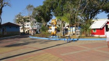 Praça Teixeira Brandão recebe ações neste sábado