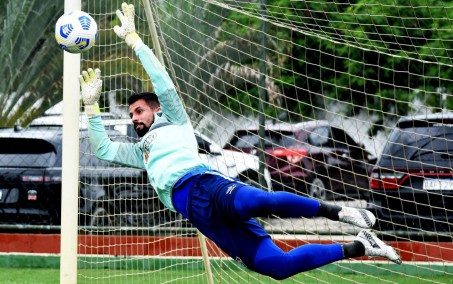 Após ausência, Marcos Felipe participa de treino do Fluminense e pode encarar o Sport