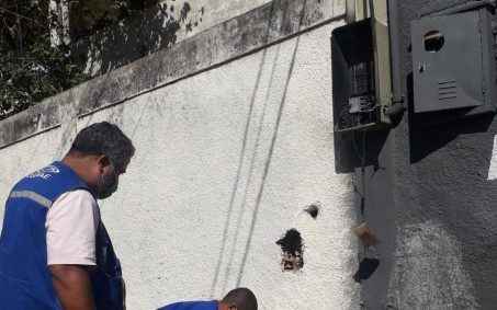 Cedae desfaz três ligações clandestinas de água em Jacarepaguá e Vargem Pequena