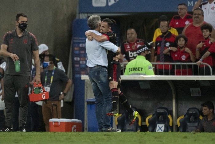 Renato rasga elogios a Michael e destaca: 'Ele trabalha seriamente'
