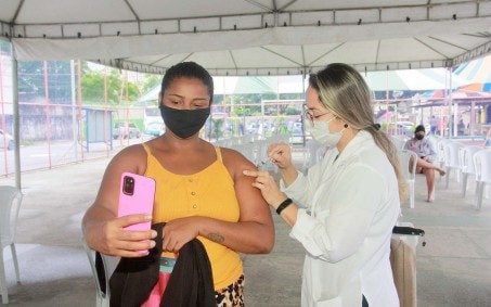 Nova Iguaçu vacina pessoas a partir de 12 anos nesta terça-feira