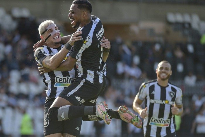 Botafogo tem acesso encaminhado e lidera a Série B