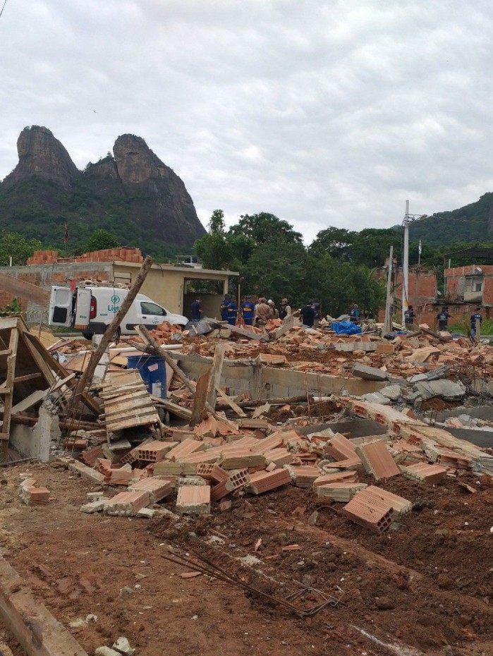 Demoli&ccedil;&atilde;o de im&oacute;veis na Zona Oeste