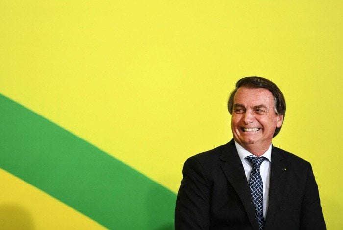 Na quinta-feira, Bolsonaro, depois de se contrapor sistematicamente a medidas sanitárias para conter a covid-19, se disse contrário à realização do carnaval em 2022