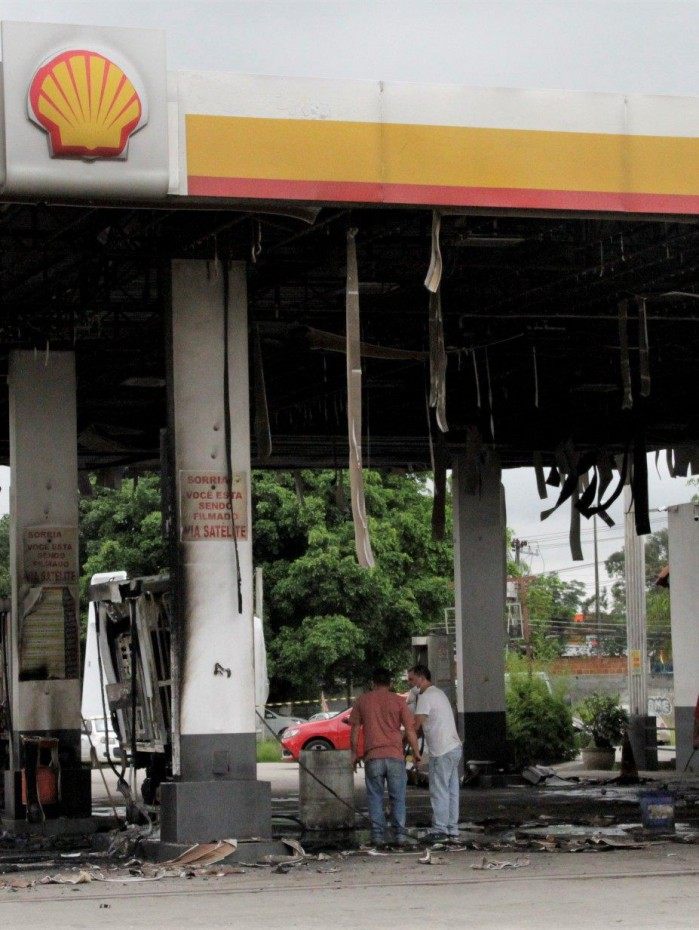 Apesar do cenário de destruição, não houve feridos nas ações, que foram praticadas de madrugada