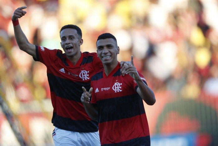 Garotada vibra com goleada