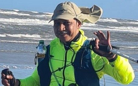 Maratonista se perde e sobrevive com água filtrada por máscara e sementes