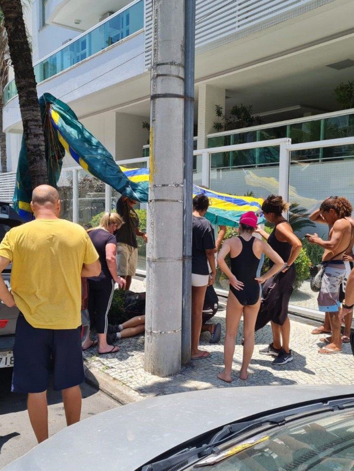 Homem fica ferido ao sofrer queda de parapente em Niter&oacute;i, na Regi&atilde;o Metropolitana do Rio de Janeiro