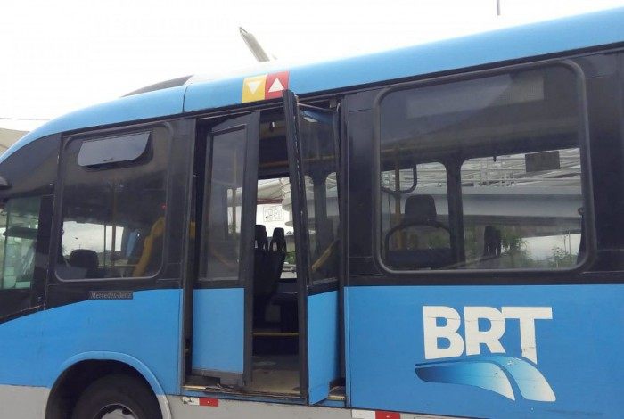 Articulados do BRT são depredados por torcedores do Flamengo. 'Prejuízo de R$ 60 mil', diz Prefeitura do Rio
