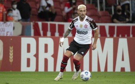 Arrascaeta retorna ao Flamengo e Renato avalia utilizá-lo contra o Grêmio