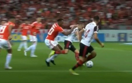 Dirigente do Flamengo detona o VAR no Brasileiro: 'Uma vergonha'