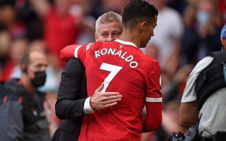 Cristiano Ronaldo se despede de Solskjaer no United: 'Um ser humano excepcional'