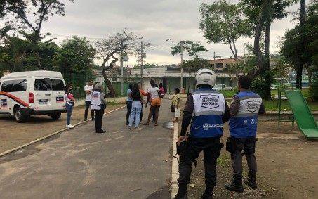 Entidades assistenciais e Nova Iguaçu Presente fazem ação com moradores de rua