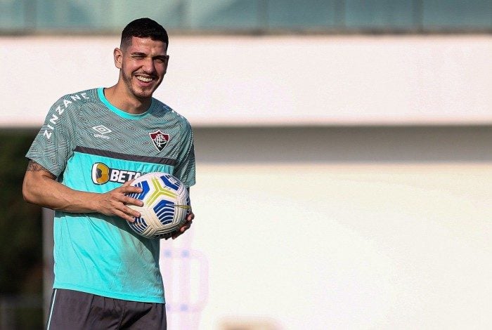 Nino zagueiro Fluminense