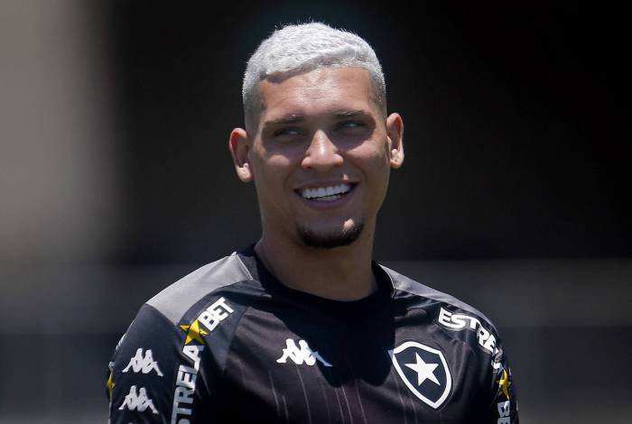 Rafael Navarro em treino do Botafogo no Estádio Nilton Santos