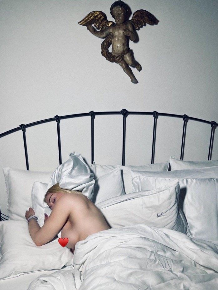 Madonna publica fotos 'quentes' em sua rede social