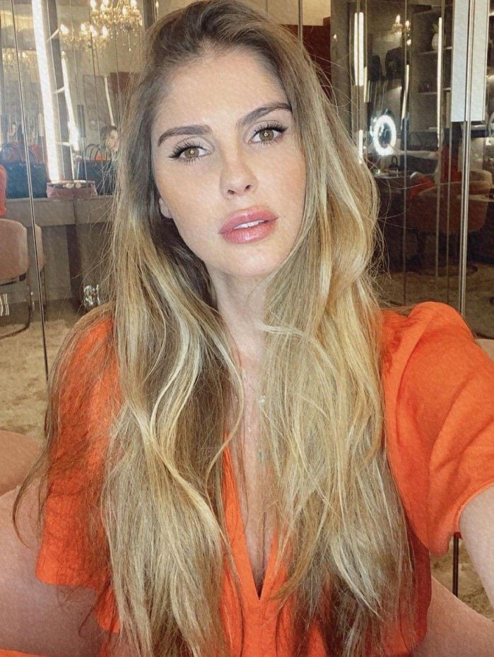 Modelo rebateu seguidor após direct questionando seu ganho de peso durante a gestação