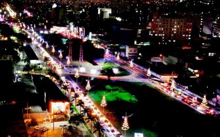 Prefeitura inicia decoração de Natal nas ruas de Nova Iguaçu