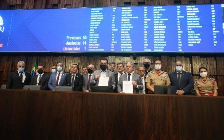 Cláudio Castro entrega projeto da Lei Orgânica da Polícia Civil na Alerj