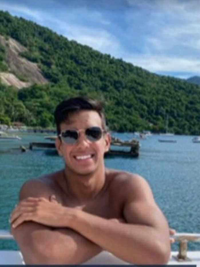  Jos&eacute; Porf&iacute;rio de Brito J&uacute;nior, de 20 anos, estava como copiloto do bimotor que caiu em mar de Paraty, na Costa Verde do Rio