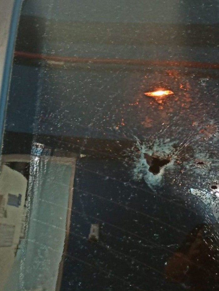 Duas meninas de 11 anos que seguiam para a escola ficam feridas após troca de tiros em São João de Meriti