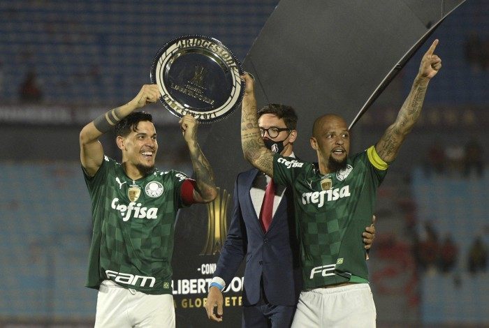 Felipe Melo com a taça da Libertadores