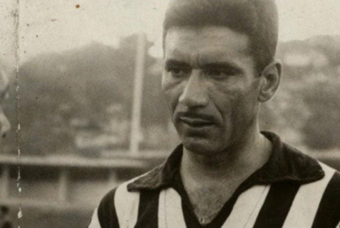 Fifa faz homenagem a Nilton Santos, ídolo do Botafogo, em aniversário de morte do ex-jogador
